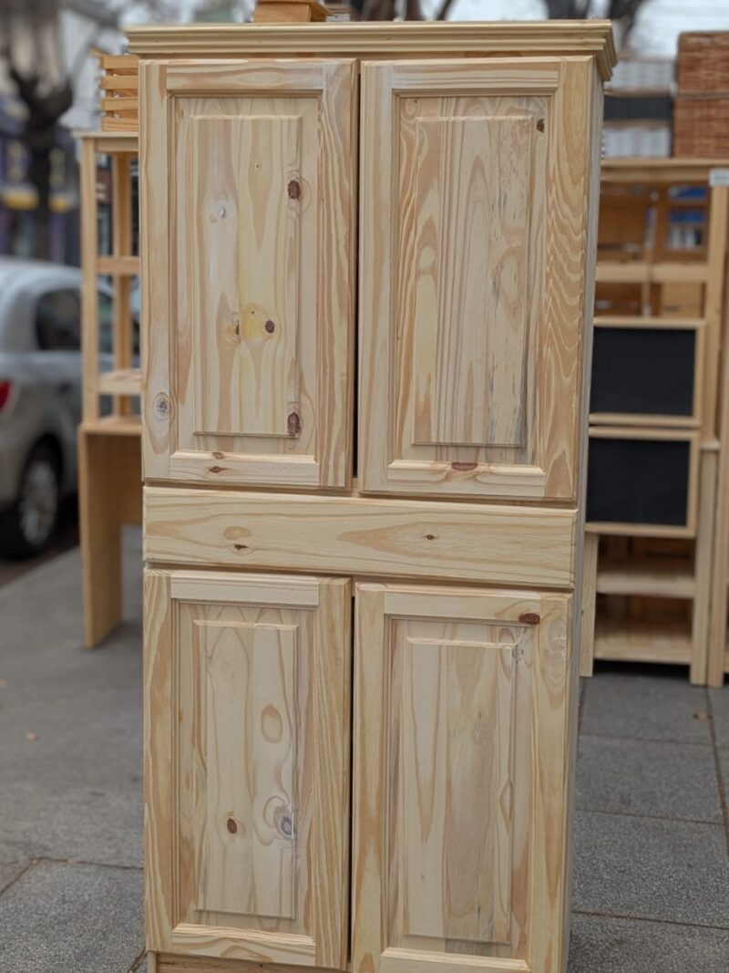 Mueble Tipo Despensero De Pino Con Puertas Y Cajones